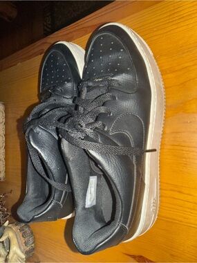 Nike Black Leather Low-Top Athletic Sneakers with White Sole